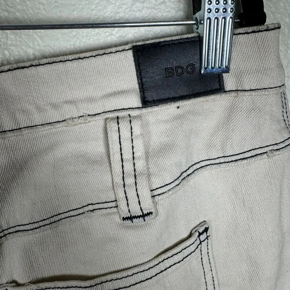Urban Outfitters BDG High Rise Rolled Cuffed Hem Cream Shorts 3" inseam Size 28 - Picture 7 of 11